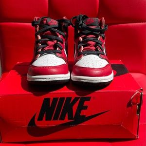 🔥🔥🔥🔥🔥Jordan 1.  Size : 9c🔥🔥🔥🔥